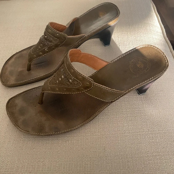 COPY - Women’s sandals size 10 nurture brand sage green - Picture 2 of 3